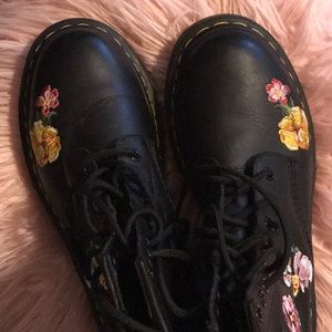 🔥SOLD🔥 Dr Martens floral boots
